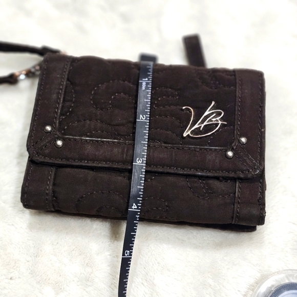 Vera Bradley ✦ Quilted Wristlet Wallet ✦ Zip Closure w/ Floral Interior & Strap - Picture 8 of 11